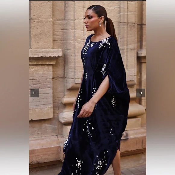 Rozina Munib Kaftan Navy Blue Velvet with Pearl - Picture 3 of 10